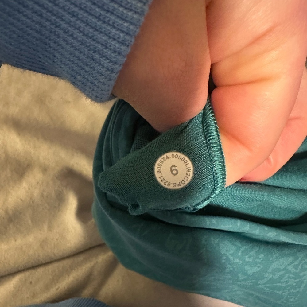 Lululemon cut out bra - Picture 5 of 5
